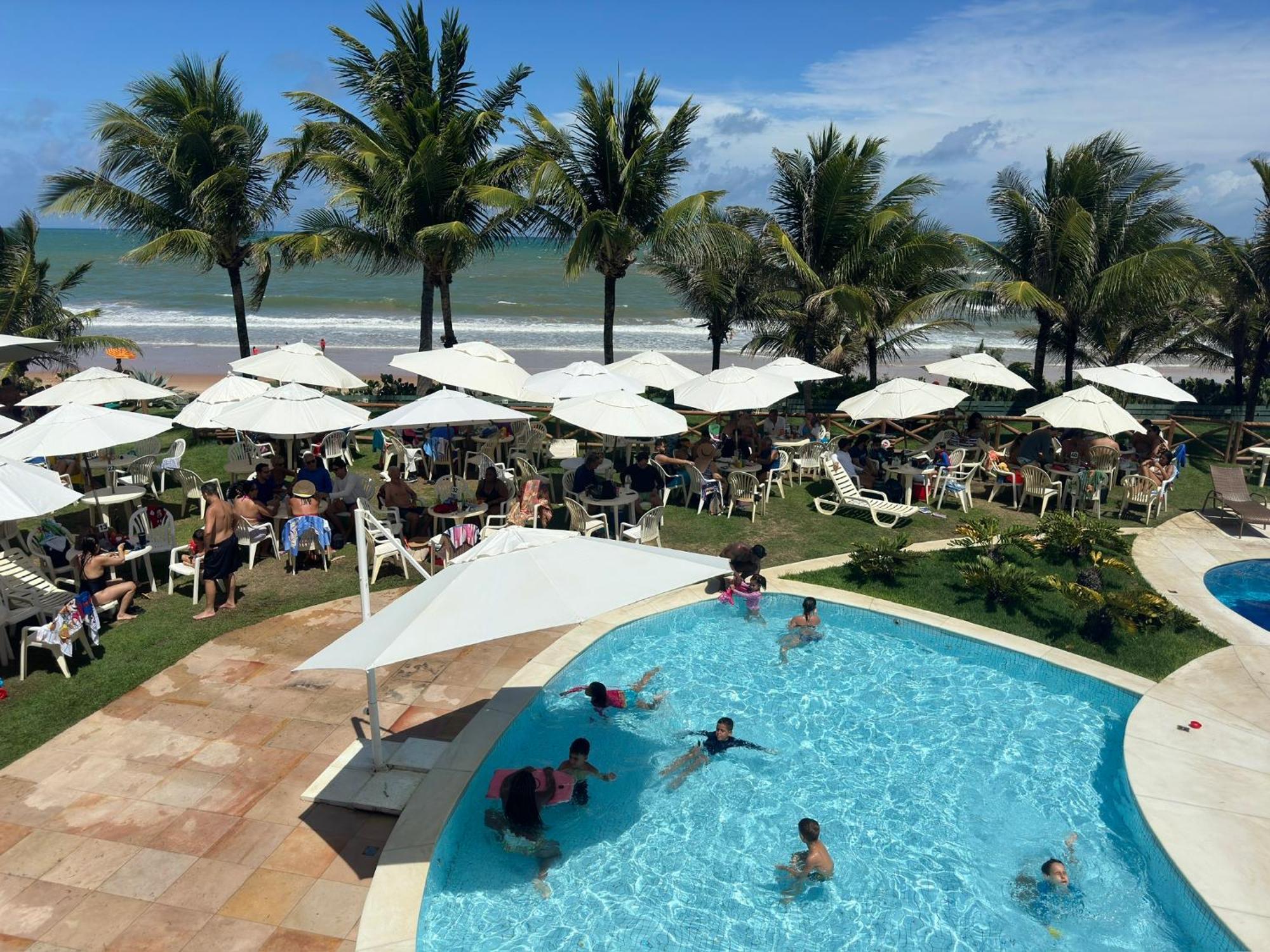 Flat Guarajuba - 3 Quartos 2 Andar A Beira Mar - Pe Areia - Governanca Com Arrumadeira E Wi Fi Inclusos