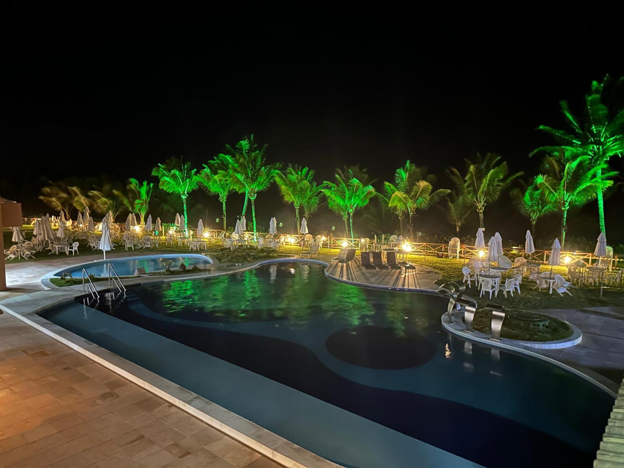 Flat Guarajuba - 3 Quartos 2 Andar A Beira Mar - Pe Areia - Governanca Com Arrumadeira E Wi Fi Inclusos