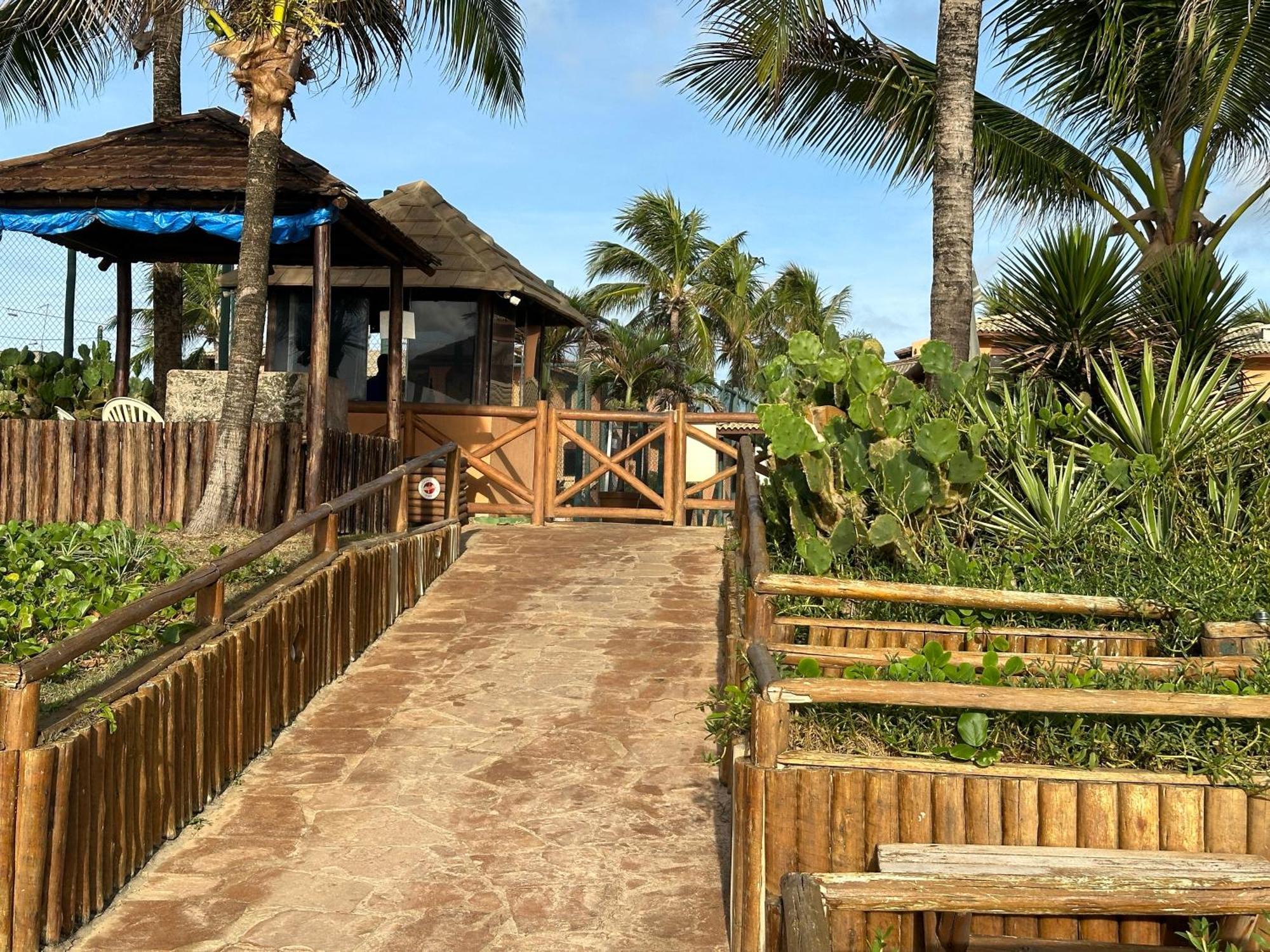 Flat Guarajuba - 3 Quartos 2 Andar A Beira Mar - Pe Areia - Governanca Com Arrumadeira E Wi Fi Inclusos