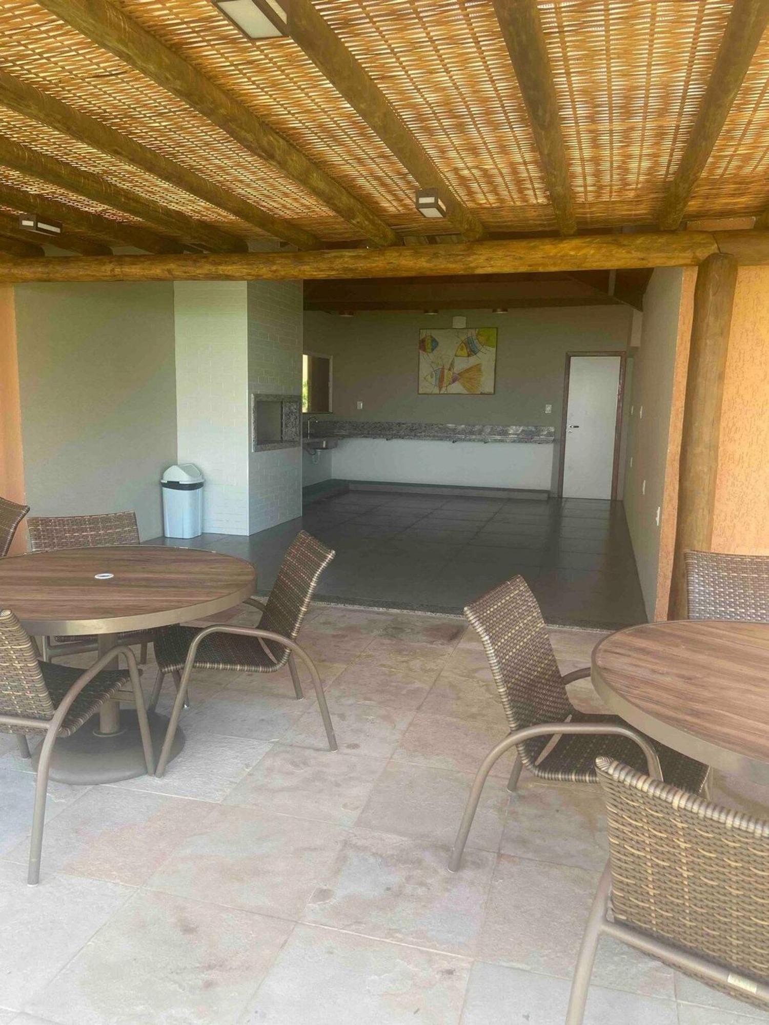 Flat Guarajuba - 3 Quartos 2 Andar A Beira Mar - Pe Areia - Governanca Com Arrumadeira E Wi Fi Inclusos *