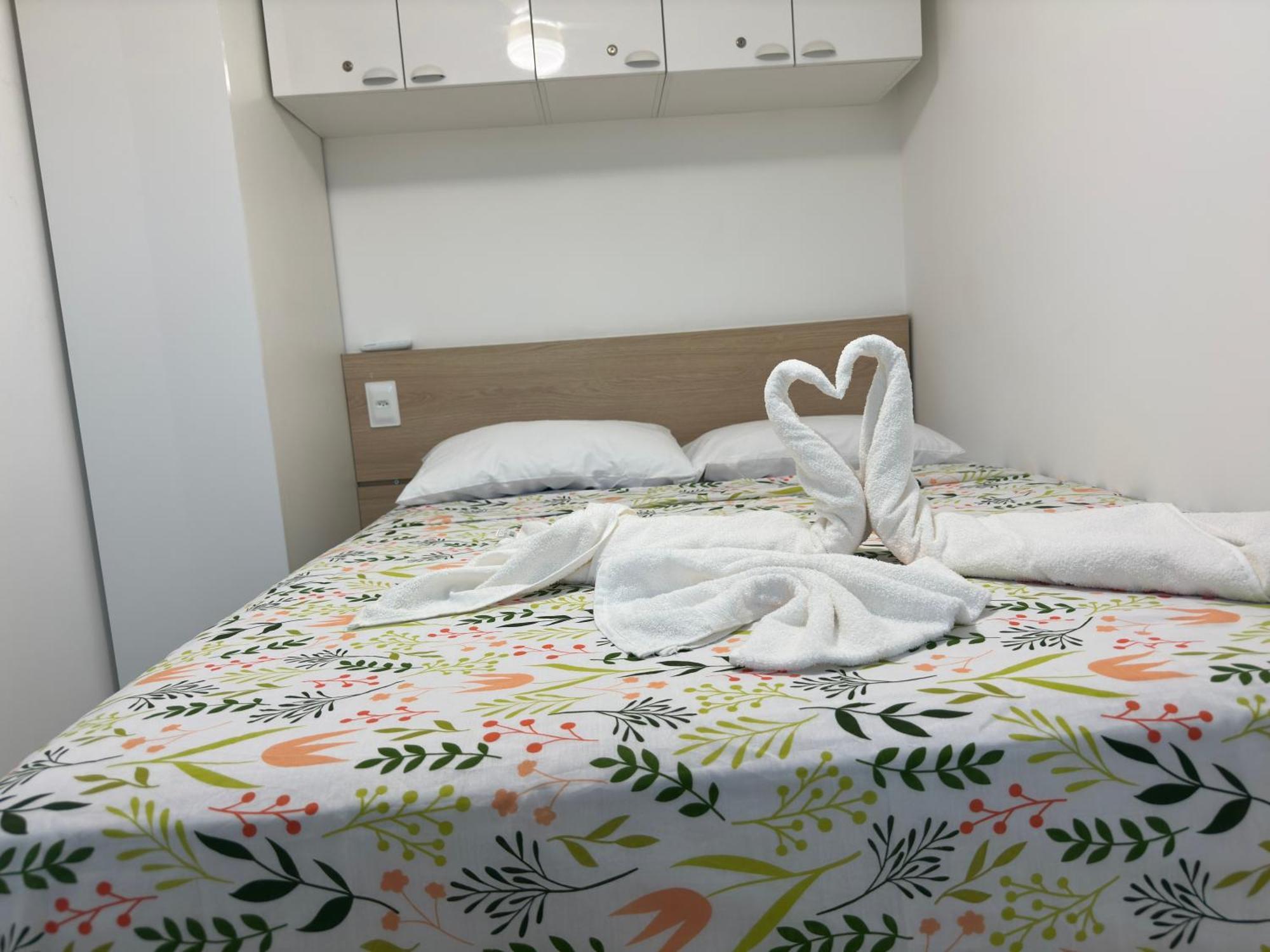 Apartment Flat Guarajuba - 3 Quartos 2 Andar A Beira Mar - Pe Areia - Governanca Com Arrumadeira E Wi Fi Inclusos